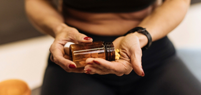 Woman hold magnesium pills in her hand